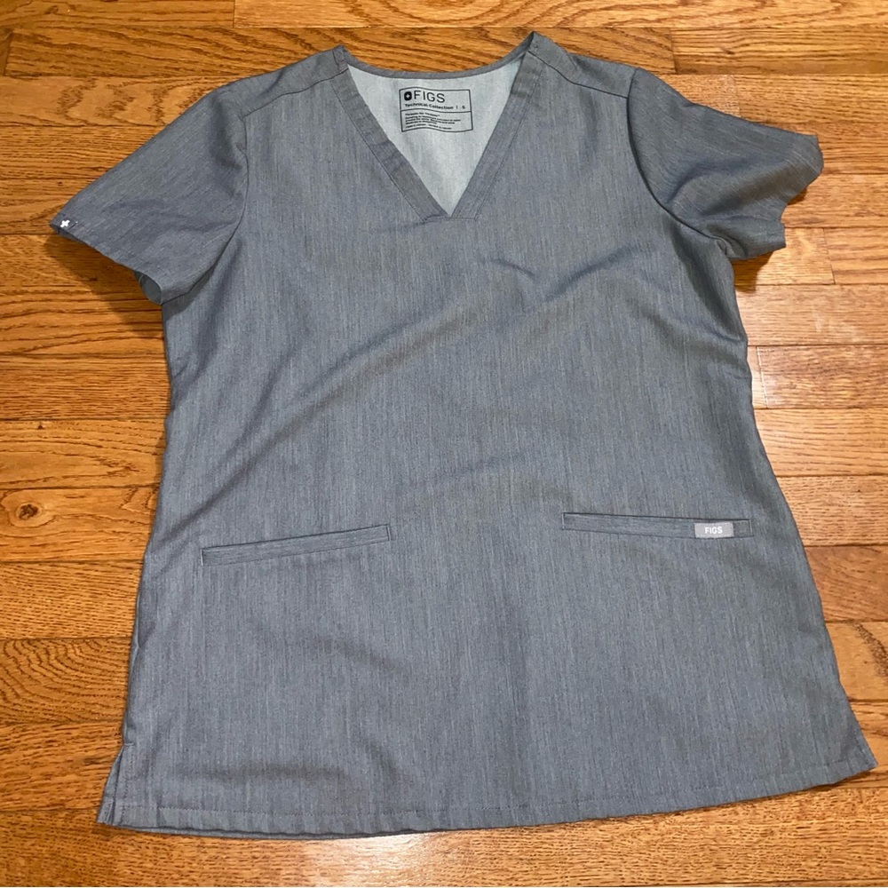 Grey figs top